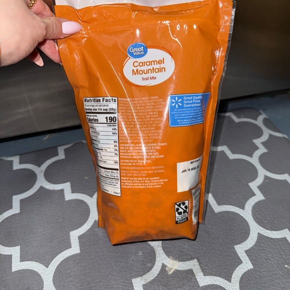 Great Value Caramel Mountain Trail Mix – 22 oz (624g) – Sealed & Fresh - Picture 2 of 4